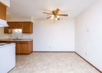 whitman-park-apartments-oconomowoc-wi-2br-1ba---950sf---dining-room