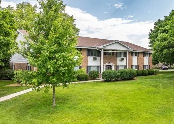 whitman-park-apartments-oconomowoc-wi-building-photo