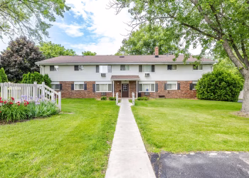 whitman-park-apartments-oconomowoc-wi-primary-photo